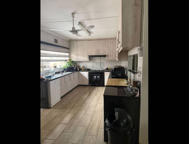 3 BEDROOM HOUSE FOR SALE IN LILIANTON